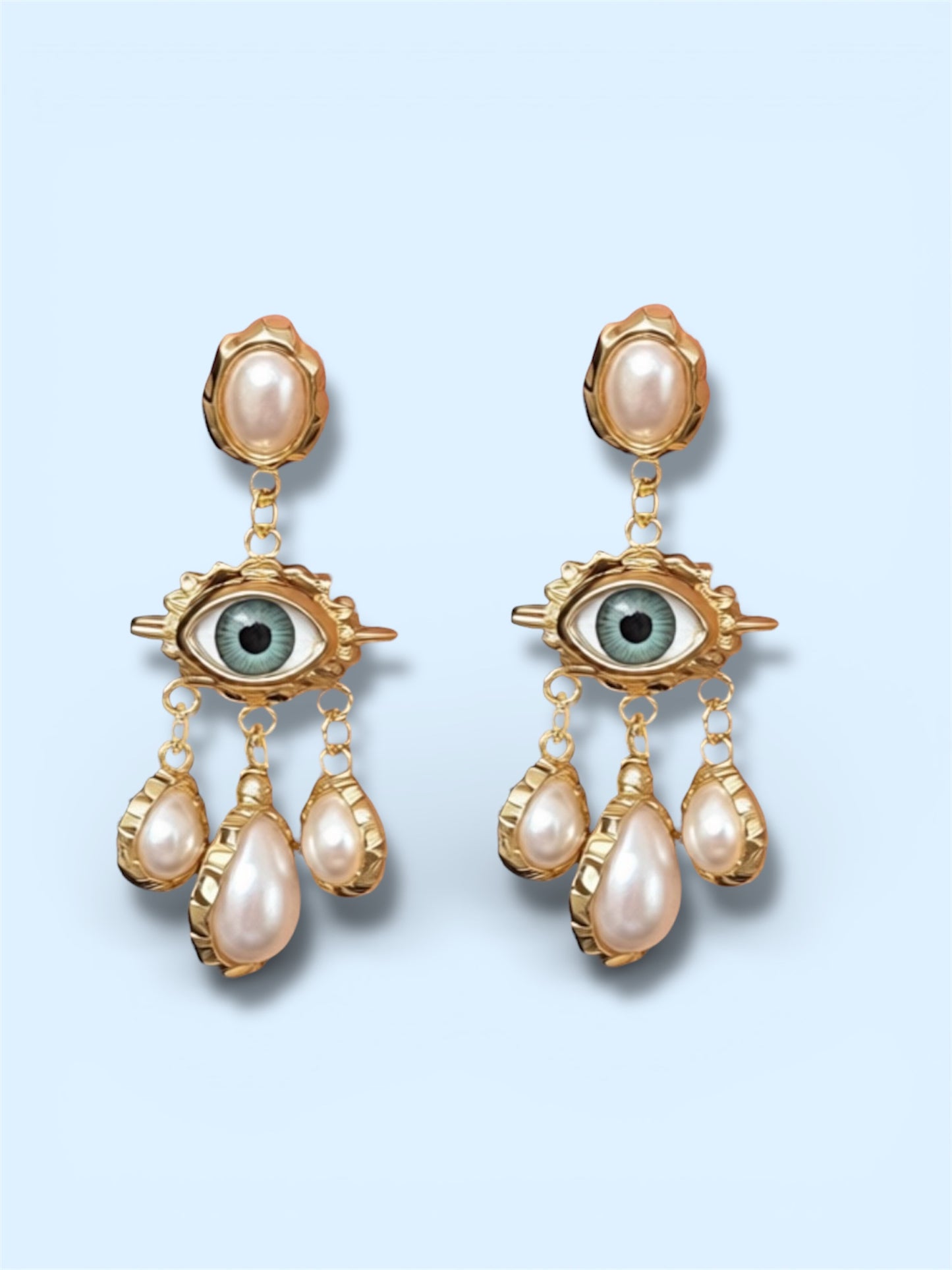 Eyes & pearls