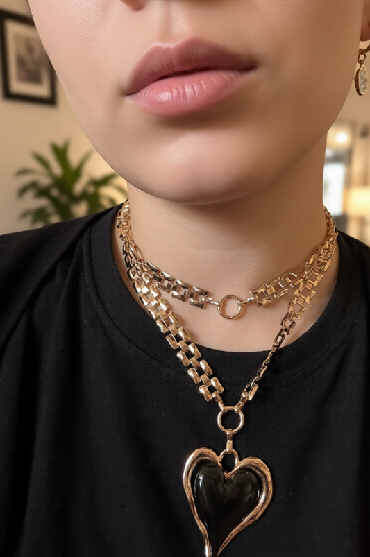 Black heart necklace