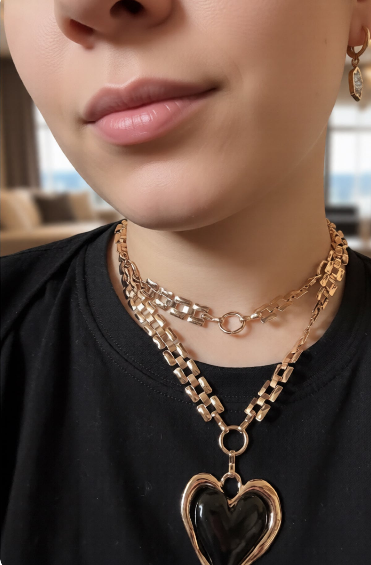 Black heart necklace
